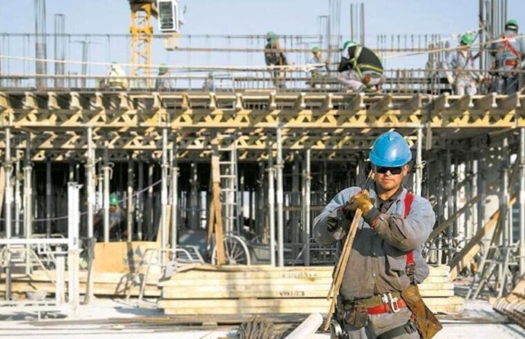 Industria y construcción recuperan puestos de trabajo