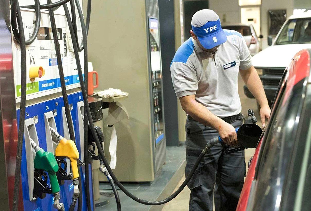 Combustibles: empresarios aseguran que seguirán los incrementos hasta que la súper cueste un dólar