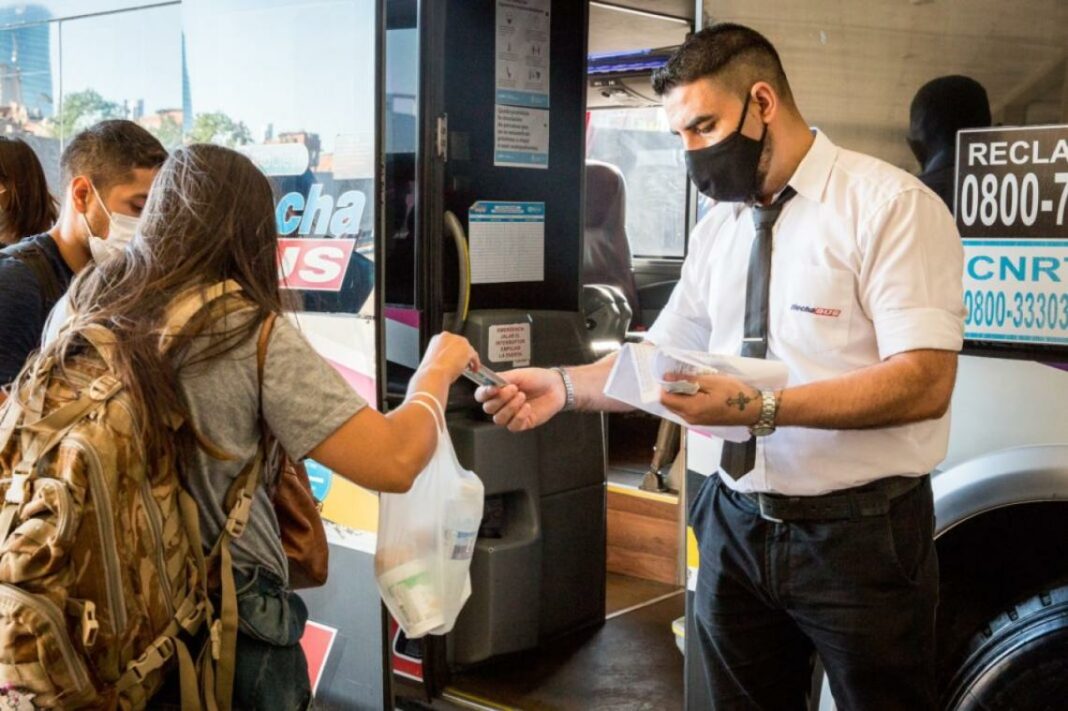 Empresas de ómnibus piden la obligatoriedad del pase sanitario en trenes, combis y aviones