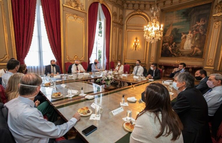 El embajador Marc Stanley recibió en el Palacio Bosch al Directorio de la Cámara de Comercio de los Estados Unidos