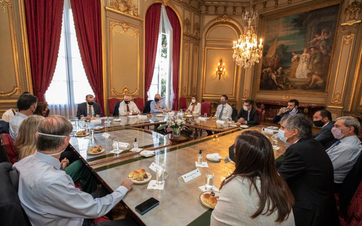 El embajador Marc Stanley recibió en el Palacio Bosch al Directorio de la Cámara de Comercio de los Estados Unidos