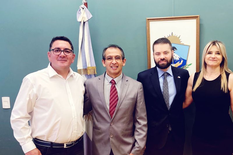 Firmaron convenio de colaboración entre la Municipalidad de Plaza Huincul y la Cámara de Comercio Argentino Qatarí