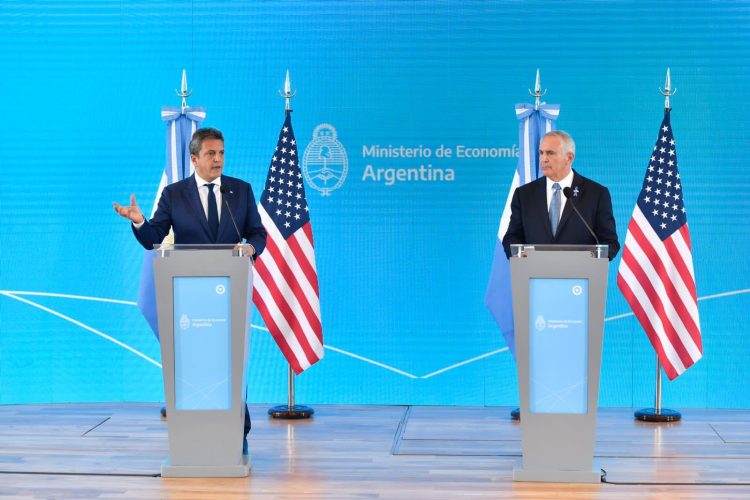 AmCham apoya el acuerdo de intercambio de información financiera entre el Gobierno Nacional y los EEUU