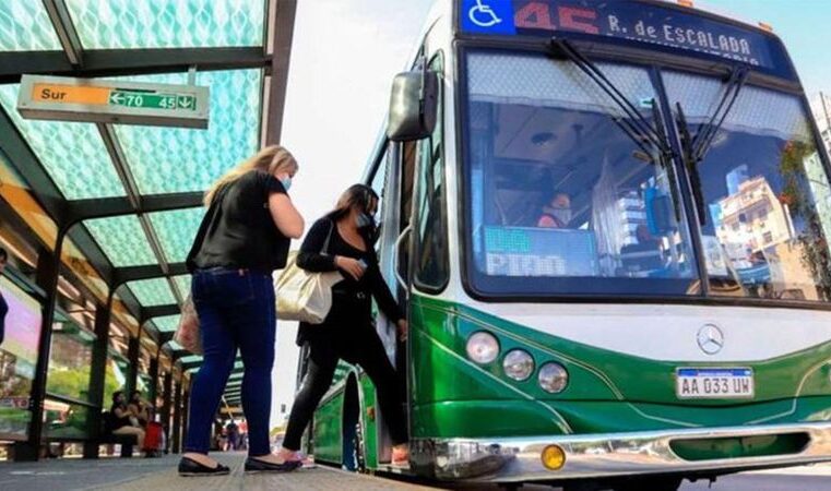 Las cámaras de transporte del AMBA advierten por una posible parálisis del sector por deudas de subsidios