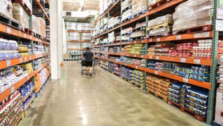 Volvieron a caer las ventas en supermercados y mayoristas