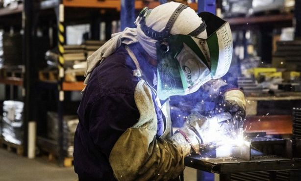 La industria cayó 8,7% en febrero y profundiza la crisis del sector manufacturero